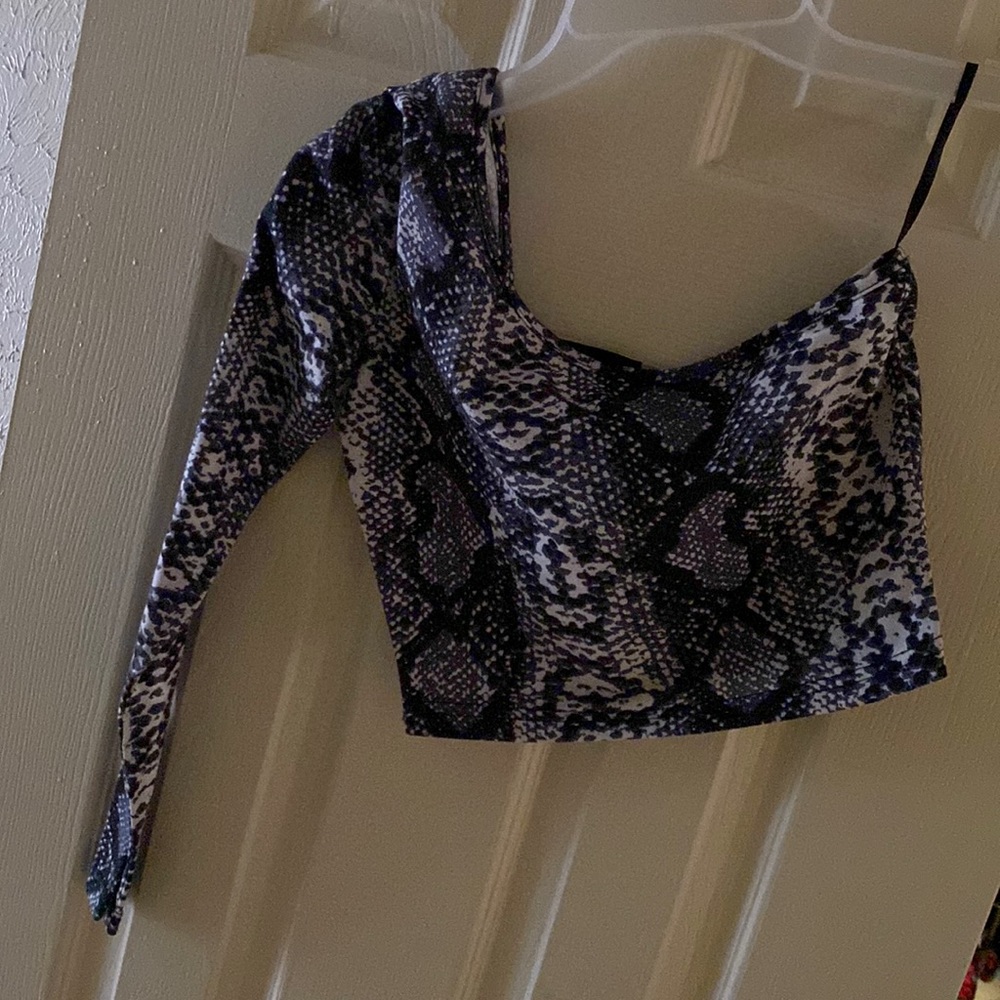 One shoulder top